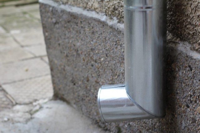 gutter pipe out